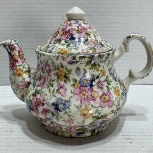 Vintage English Staffordshire Laura Chintz Teapot 4 Cups Pink Flowers Excellent